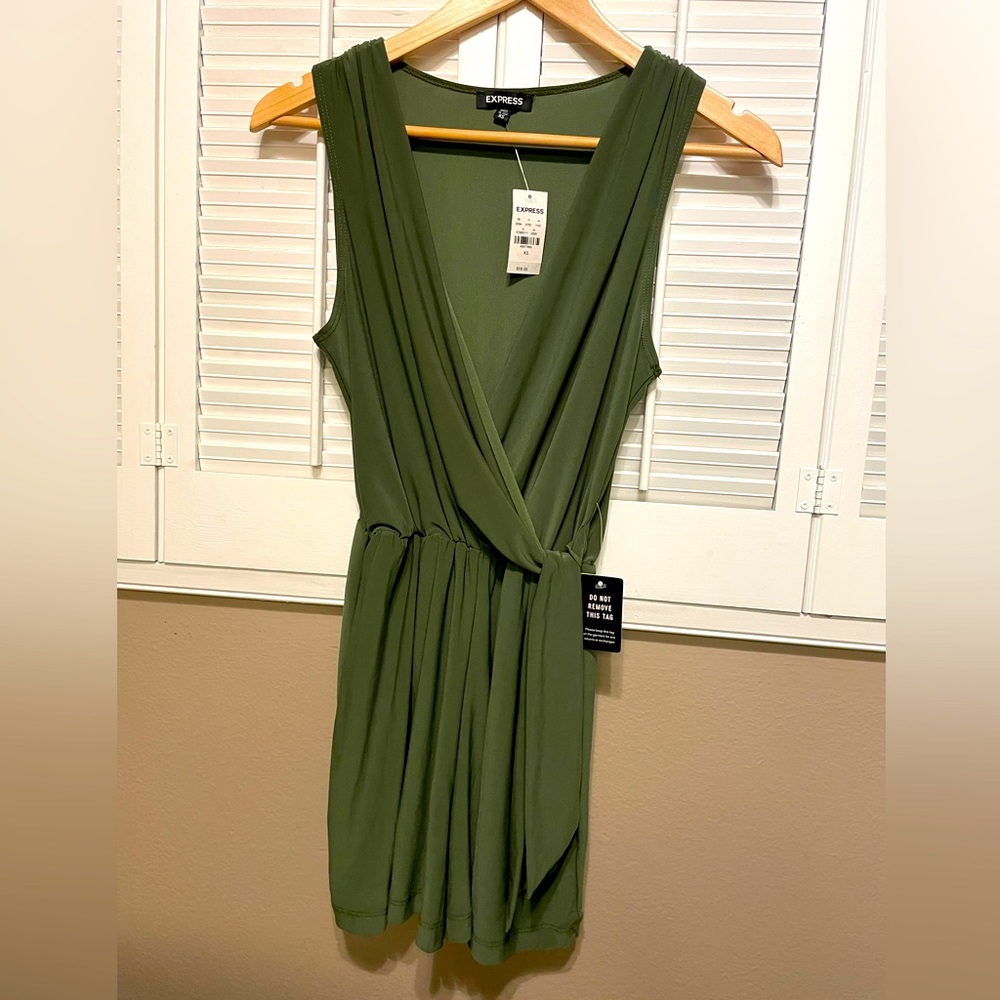 NWT Express olive green skorts!!!